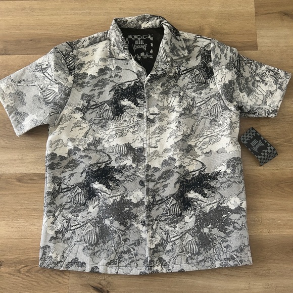 Rebel Vengeance Graphic Tapestry Button-Up Shirt | NWT Rare | Size M & L - Picture 1 of 10